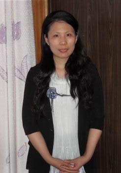 В момента Ли Шаншан излежава две години в трудов лагер поради практикуване на Фалун Гонг, откъдето се опитва да работи по освобождаването на своя съпруг Джоу Шянгянг