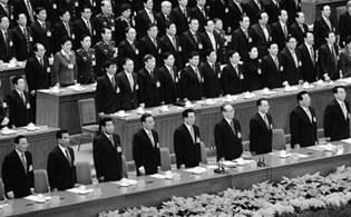 Китайските лидери Луо Ган, У Гуандженг, Джя Чинглин, У Банггуо, Ху Джинтао, Джянг Земин, Уен Джябао, Зенг Чингхонг и Ли Чангчун на 17-тия партиен конгрес на Китайската комунистическа партия във Великата зала на народа, 21 октомври 2007 г., Пекин. 