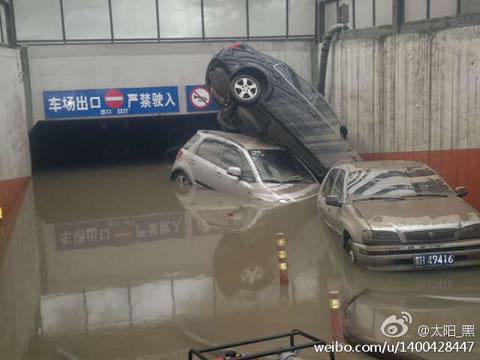 Наводнения в предградията на Пекин. Юли 2012 година. 